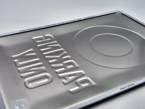 BMW Parking only fémplakát  fém tábla (20x30 cm)