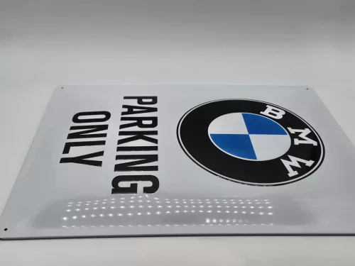 BMW Parking only fémplakát  fém tábla (30x40cm)