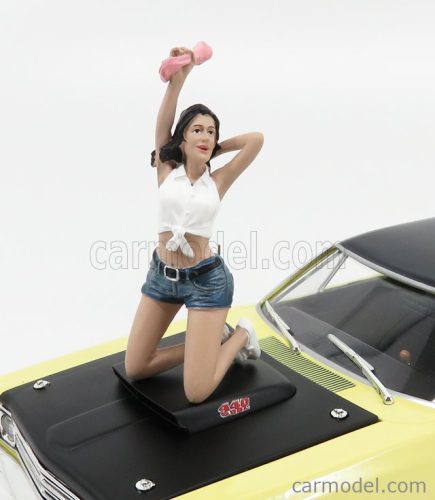 FIGURES  DONNA - WOMAN SEATED WEEKEND CAR SHOW - CAR NOT INCLUDED  WHITE BLUE
