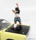 FIGURES  DONNA - WOMAN SEATED WEEKEND CAR SHOW - CAR NOT INCLUDED  WHITE BLUE