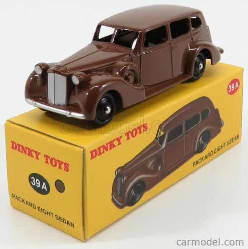 PACKARD  8 SEDAN 1939  BROWN