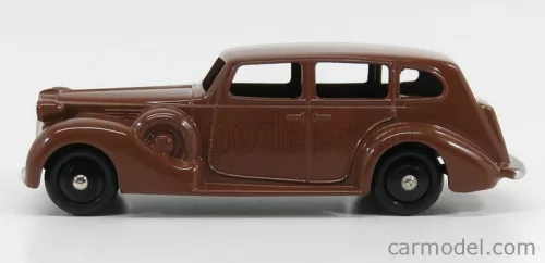 PACKARD  8 SEDAN 1939  BROWN