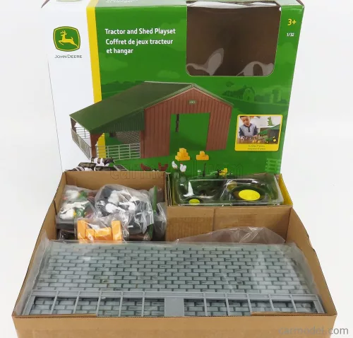 JOHN DEERE  4020 TRACTOR 1968 WITH ANIMALS AND FARM BUILDING - DIORAMA STALLA CON ANIMALI  GREEN