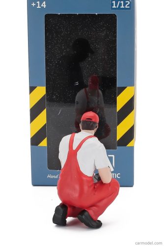 FIGURES  MAN - LOGAN  VARIOUS