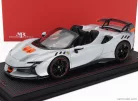 FERRARI  SF90 XX STRADALE SPIDER 2024 - CON VETRINA - WITH SHOWCASE  BIANCO ARTICO - WHITE MET ORANGE BLACK
