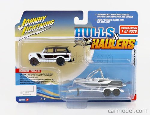 INTERNATIONAL  SCOUT WITH TRAILER AND BOAT 1979  WHITE BLACK