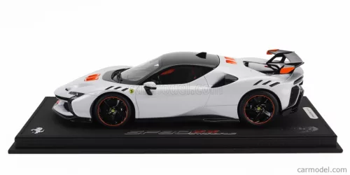 FERRARI  SF90 XX STRADALE 2024 - CON VETRINA - WITH SHOWCASE  BIANCO ARTICO - WHITE MET ORANGE BLACK