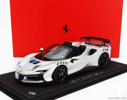 FERRARI  SF90 XX STRADALE SPIDER 2024 - CON VETRINA - WITH SHOWCASE  ARGENTO NURBURGRING - SILVER BLUE BLACK