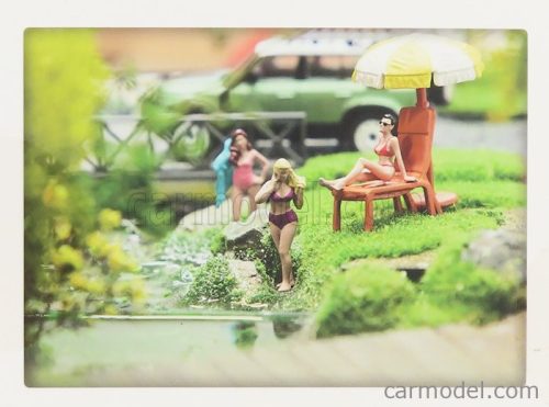 ACCESSORIES  DIORAMA FIGURES BEACH GILS  VARIOUS