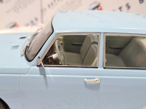 Wartburg 353 1967 kék 1:18 1/18 MCG modellautó
