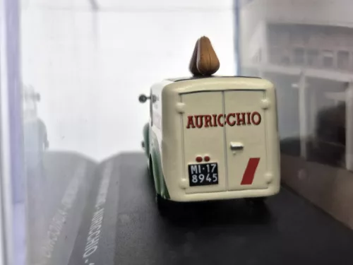 Fiat 500C van Auricchio year 1951 cream white / green 1:43 Altaya