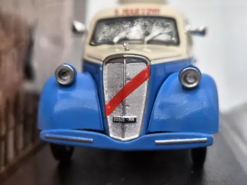Lancia Ardea 800 van S. Martino year 1949 cream white / blue 1:43 Altaya