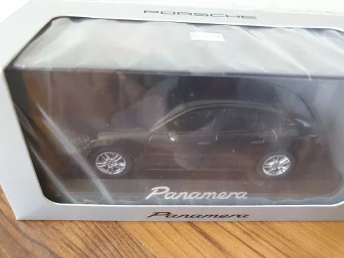 Porsche Panamera (2.Gen.) 1:43 1/43 modellautó