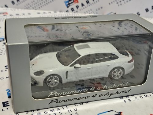 Porsche Panamera 4 E-Hybrid Minichamps 1:43 modellautó