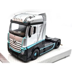   Mercedes-Benz Actros Gigaspace 4x2  kamion (ezüst) - Bburago - 1:43