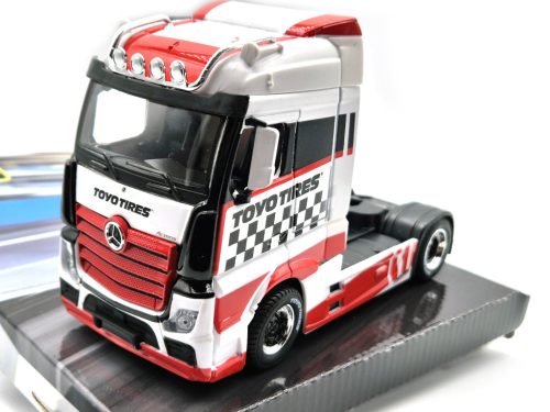 Mercedes-Benz Actros Gigaspace 4x2  kamion (fehér) - Bburago - 1:43