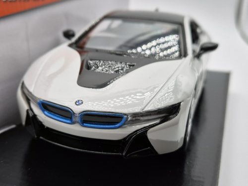 BMW i8 coupe 2018 - fehér - Motormax modellautó 1:24