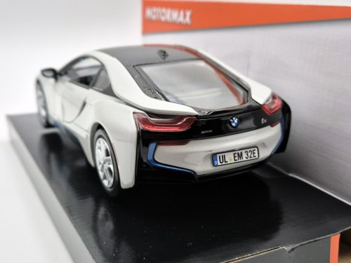 BMW i8 coupe 2018 - fehér - Motormax modellautó 1:24