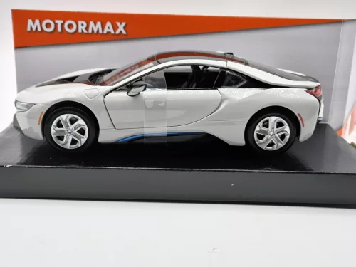 BMW i8 coupe 2018 - fehér - Motormax modellautó 1:24