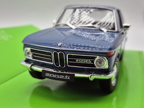 BMW 2002Ti 1966 kék - Welly modellautó 1:24