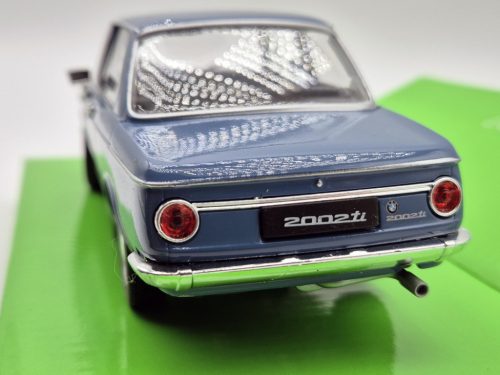 BMW 2002Ti 1966 kék - Welly modellautó 1:24