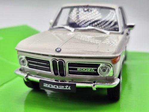 BMW 2002Ti 1966 krém - Welly modellautó 1:24