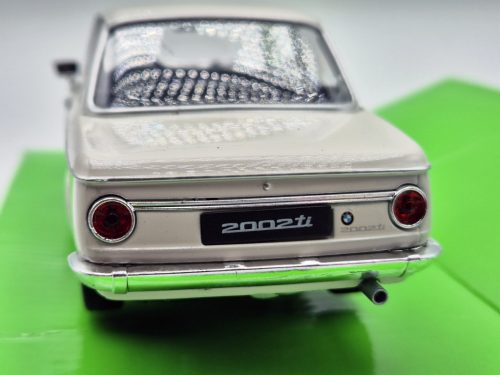 BMW 2002Ti 1966 krém - Welly modellautó 1:24