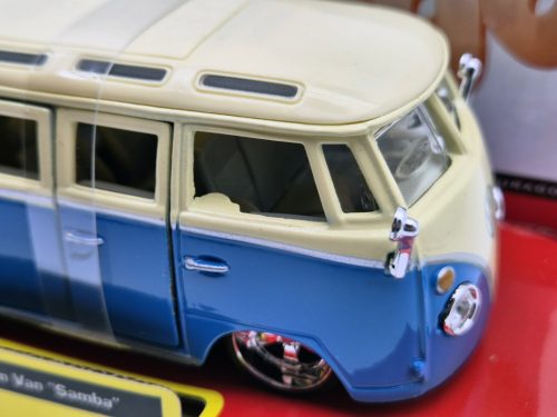Volkswagen Transporter - Samba - Bburago - 1:32 1/32 modellautó
