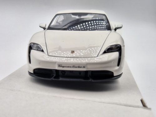 Porsche Taycan Turbo S - Bburago - 1:24