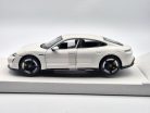 Porsche Taycan Turbo S - Bburago - 1:24