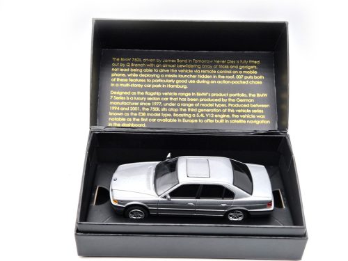 BMW E38 750iL - James Bond Tomorrow never dies (1997)  - Corgi - 1:36 - díszdobozos