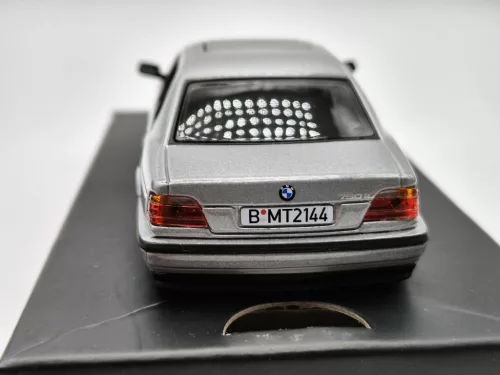 BMW E38 750iL - James Bond Tomorrow never dies (1997)  - Corgi - 1:36 - díszdobozos