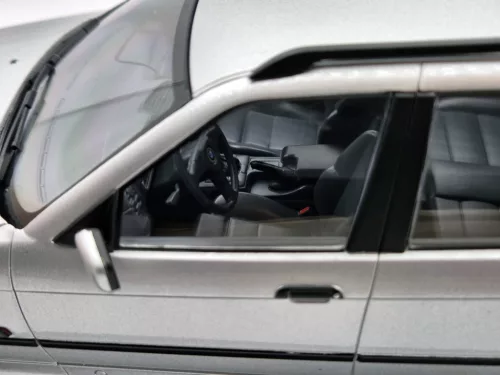 BMW E36 325i touring (1995) - MCG - 1:18