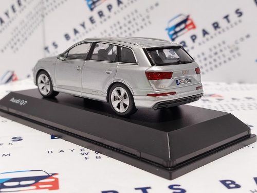 Audi Q7 V8 TDI Quattro S-line (2014) - Spark-Model - 1:43 - repedt vitrinnel