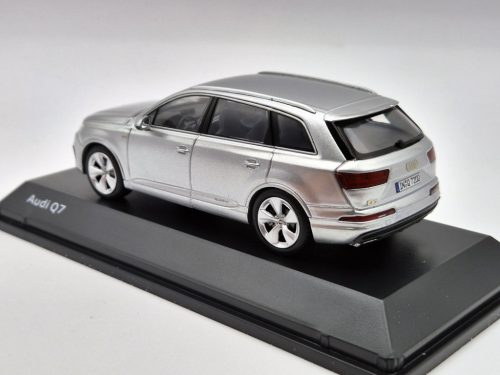 Audi Q7 V8 TDI Quattro S-line (2014) - Spark-Model - 1:43