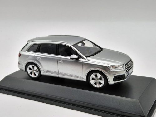 Audi Q7 V8 TDI Quattro S-line (2014) - Spark-Model - 1:43