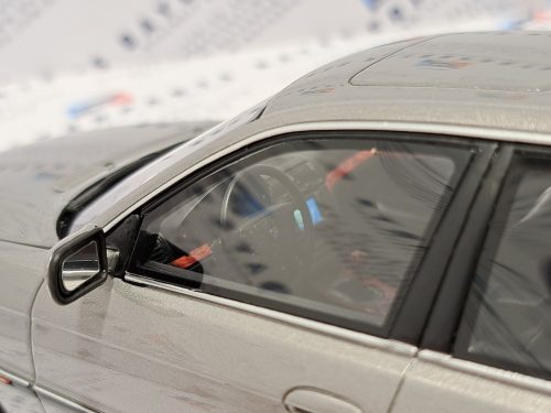 BMW E38 750iL - James Bond (1995) - Otto - 1:18 1/18 modellautó modell autó (m00352)