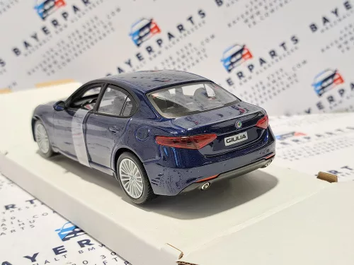 Alfa Romeo Giulia (2015)  - Bburago - 1:24
