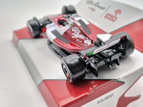 Alfa Romeo F1 C42 #24 (2022) Bahrain GP - Guanyu Zhou - Bburago - 1:43