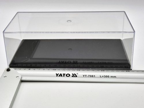 Vitrin - display 1:24 méretű modellautóhoz (25.5 x 11.5 x 8.8  cm)