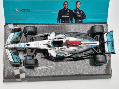 Mercedes - AMG Petronas F1 W13E #63 (2022) - George Russel -  Bburago - 1:43