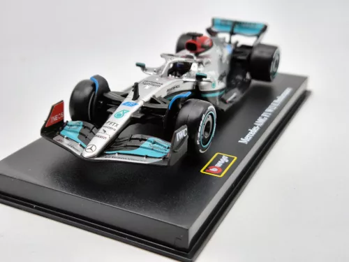 Mercedes - AMG Petronas F1 W13E #63 (2022) - George Russel - PILÓTÁVAL -  Bburago - 1:43