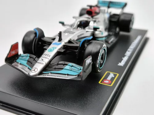 Mercedes - AMG Petronas F1 W13E #63 (2022) - George Russel - PILÓTÁVAL -  Bburago - 1:43