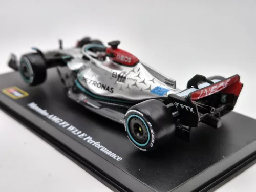 Mercedes - AMG Petronas F1 W13E #63 (2022) - George Russel - PILÓTÁVAL -  Bburago - 1:43