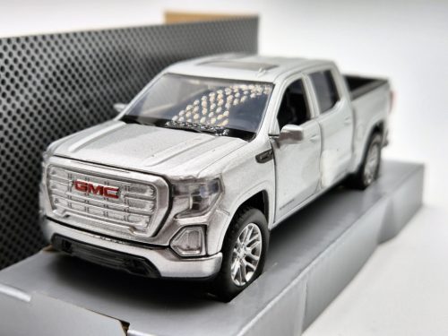 GMC Sierra 1500 SLT Crew Cab pick-up (2019) -  Motor Max - 1:32