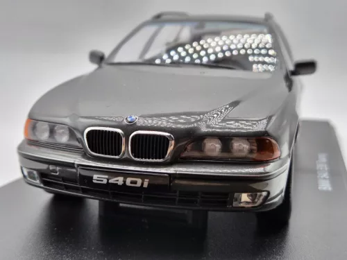 BMW E39 540i touring (1997) - szürke -  KK Scale - 1:18