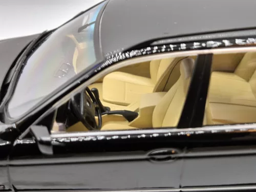 BMW E39 520i touring (1997) - fekete -  KK Scale - 1:18