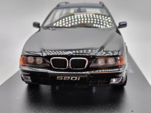 BMW E39 520i touring (1997) - fekete -  KK Scale - 1:18