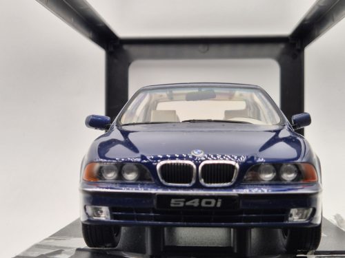 BMW E39 540i sedan (1995) - kék -  KK Scale - 1:18 - kis sérüléssel