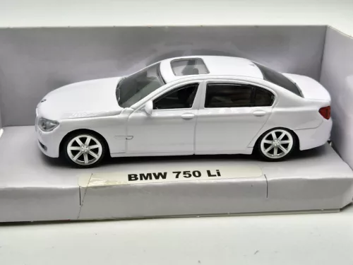 BMW F02 750Li (2018) -  fehér - Rastar - 1:43